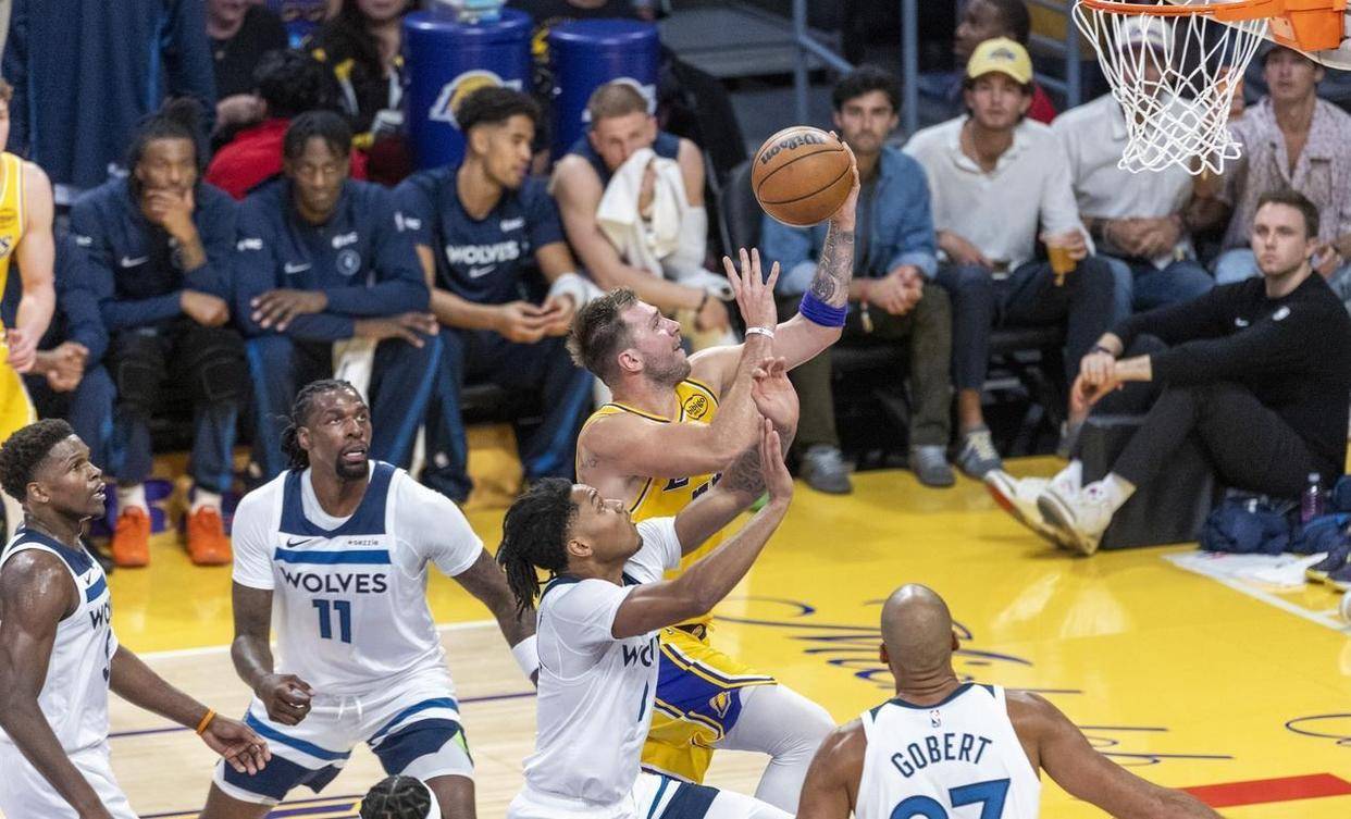 爱游戏APP关于赛后CBA季后赛传出新动向，洛杉矶湖人队长鼓劲，管理层表态——目标明确，赛程密集仍需轮换的信息