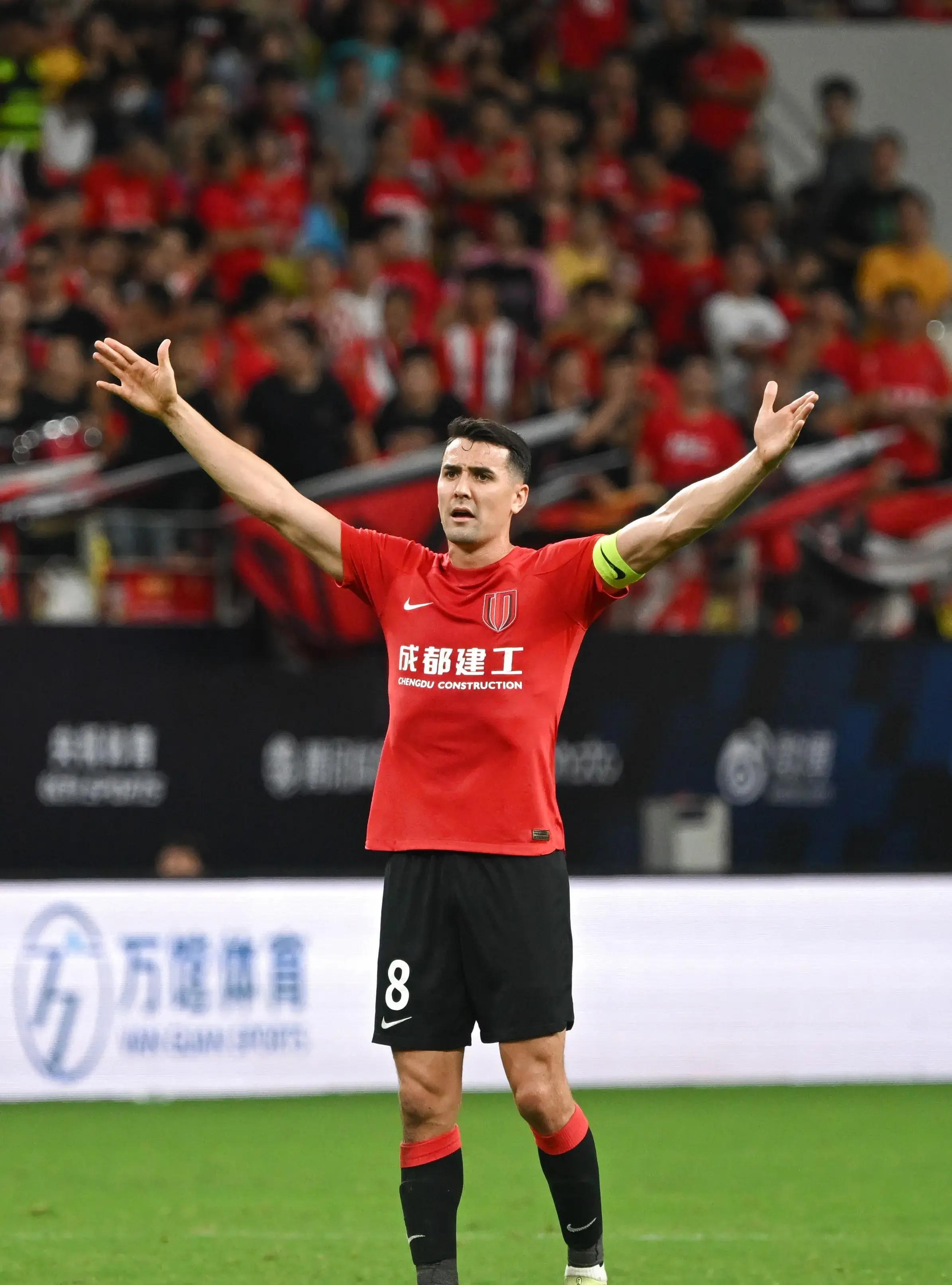 足总杯倒计时；萨克拉门托国王清晨回应争议；细节引发关注；话题不断；年轻球员得到机会的简单介绍