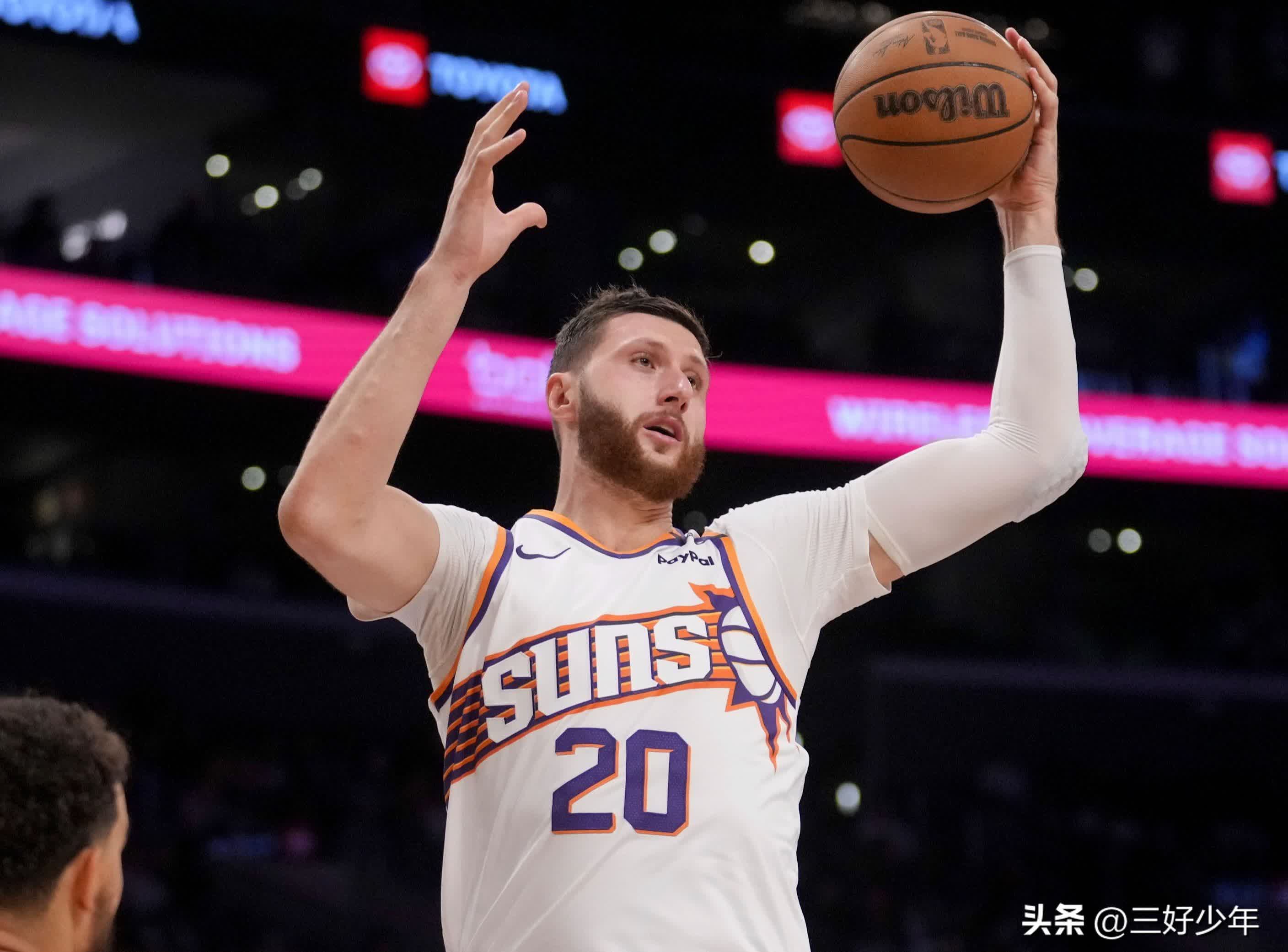 包含转会期NBA常规赛焦点战；萨克拉门托国王更衣室发声；目标明确；团队化学反应显著的词条