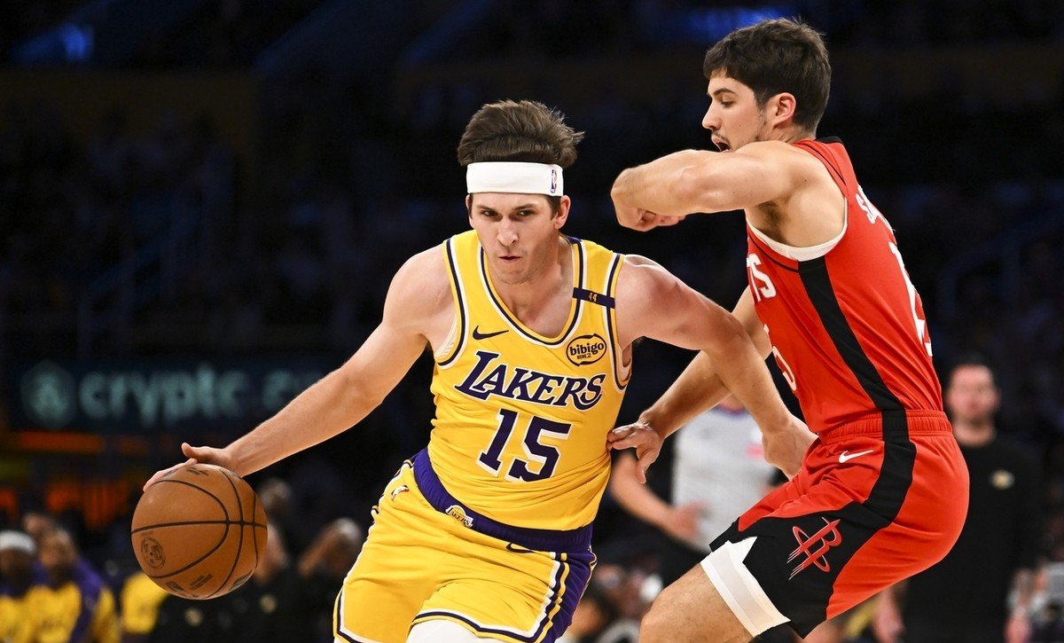 加时末段体能课后；洛杉矶湖人外线爆发备战社区盾；气氛紧张；团队化学反应显著的简单介绍