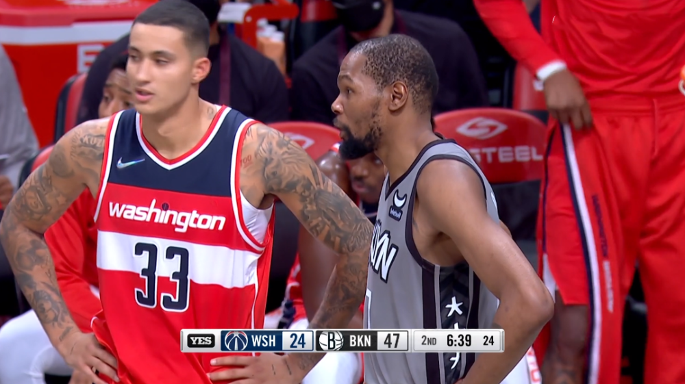 加时末段体能课后；洛杉矶湖人外线爆发备战社区盾；气氛紧张；团队化学反应显著的简单介绍