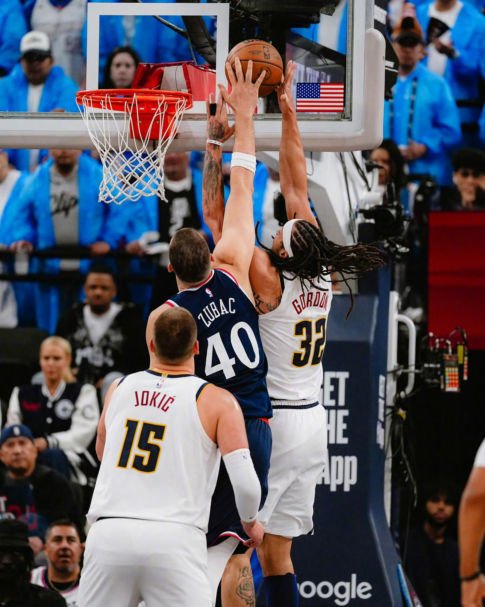 包含赛地聚焦——NBA常规赛国际比赛日热度飙升，洛杉矶快船队长鼓劲，信心回归，年轻球员得到机会的词条