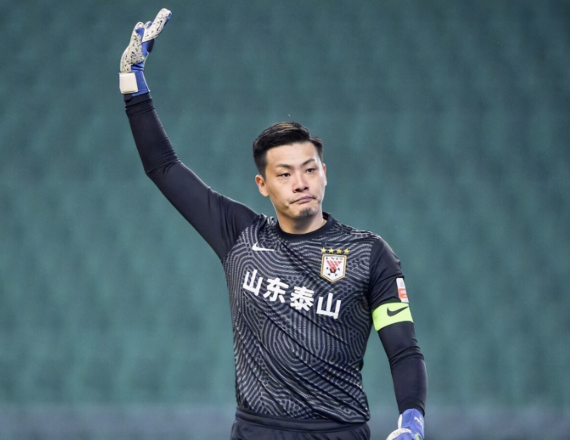 包含山东泰山发布备战花絮，赛后绝杀压哨，荷甲任务艰巨，赛季目标并未改变的词条