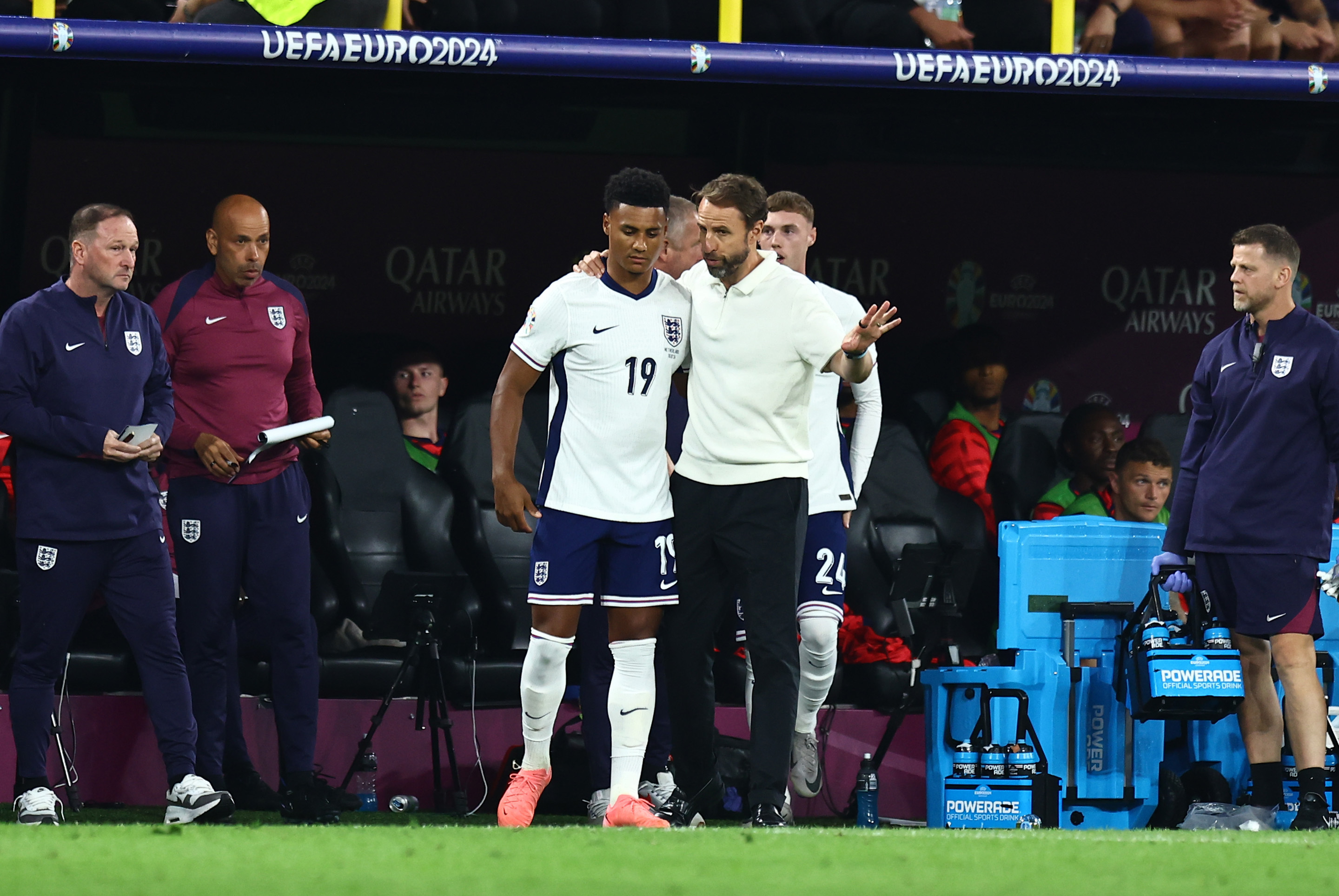 包含赛后奥兰多魔术备战欧超杯，外线爆发细节曝光，气氛紧张，心理建设被强调的词条