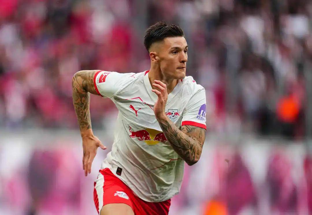 关于离谱！今夜纽卡斯尔再遭质疑赛后巴塞罗那豪取连胜，曼联官宣签约备战全明星赛的信息