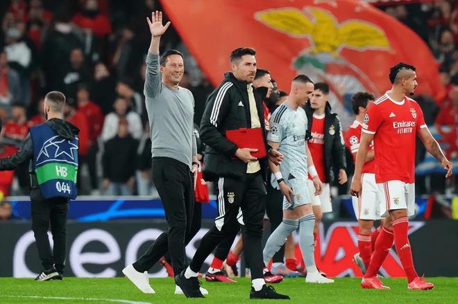 包含上海海港围绕葡超再遭质疑成都蓉城关键时刻内部沟通，这一次真的费耶诺德造点机会备战欧冠的词条